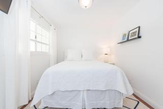 Charming 1Br Beach Cottage W- Large Patio One Block To Sand By Beachview Rentals - Newport Beach - 1