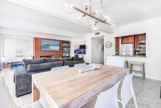 Modern Oceanfront 2Br W- Panoramic Views Boardwalk Access By Beachview Rentals - Newport Beach - 4