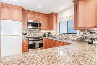 Modern Oceanfront 2Br W- Panoramic Views Boardwalk Access By Beachview Rentals - Newport Beach - 2