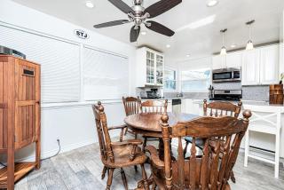 Cozy 2Br W- Large Deck Just Steps From Marina Park Beach By Beachview Rentals - Newport Beach - 8