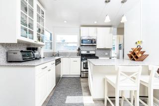 Cozy 2Br W- Large Deck Just Steps From Marina Park Beach By Beachview Rentals - Newport Beach - 6