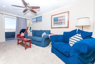 Cozy 2Br W- Large Deck Just Steps From Marina Park Beach By Beachview Rentals - Newport Beach - 4