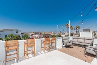 Charming 3Br Beach Home W- Rooftop Deck One Block From Sand By Beachview Rentals - Newport Beach - 7