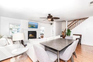 Charming 3Br Beach Home W- Rooftop Deck One Block From Sand By Beachview Rentals - Newport Beach - 6