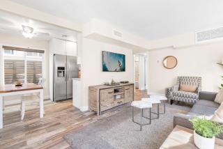 Cozy Cottage W- Ac Stylish Interior One House From Beach By Beachview Rentals - Newport Beach - 9