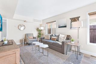 Cozy Cottage W- Ac Stylish Interior One House From Beach By Beachview Rentals - Newport Beach - 8