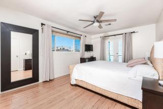 Charming 3Br Beach Home W- Rooftop Deck One Block From Sand By Beachview Rentals - Newport Beach - 2