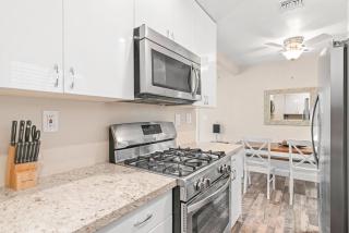 Cozy Cottage W- Ac Stylish Interior One House From Beach By Beachview Rentals - Newport Beach - 7