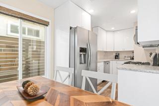 Cozy Cottage W- Ac Stylish Interior One House From Beach By Beachview Rentals - Newport Beach - 4