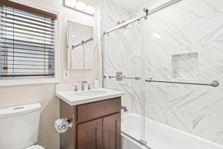 Cozy Cottage W- Ac Stylish Interior One House From Beach By Beachview Rentals - Newport Beach - 3