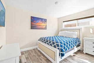 Cozy Cottage W- Ac Stylish Interior One House From Beach By Beachview Rentals - Newport Beach - 2