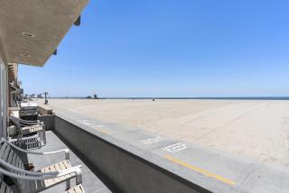Stylish 3Br Oceanfront W- Gorgeous Views Boardwalk Access By Beachview Rentals - Newport Beach - 7