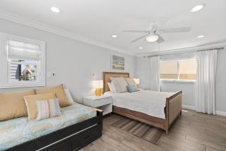 Stylish 3Br Oceanfront W- Gorgeous Views Boardwalk Access By Beachview Rentals - Newport Beach - 1