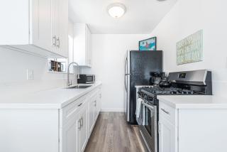 Pet-Friendly 3Br W- Sun Deck Bbq One Block To Beach By Beachview Rentals - Newport Beach - 8