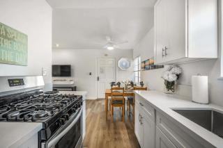 Pet-Friendly 3Br W- Sun Deck Bbq One Block To Beach By Beachview Rentals - Newport Beach - 7