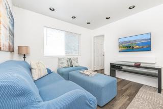 Pet-Friendly 3Br W- Sun Deck Bbq One Block To Beach By Beachview Rentals - Newport Beach - 6