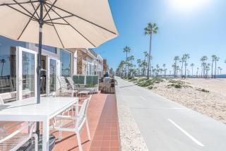 Affordable 2Br Oceanfront W- Large Patio Boardwalk Access By Beachview Rentals - Newport Beach - 0