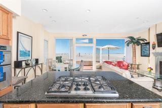 Affordable 2Br Oceanfront W- Large Patio Boardwalk Access By Beachview Rentals - Newport Beach - 6