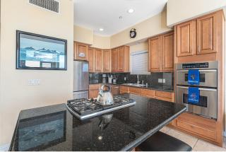 Affordable 2Br Oceanfront W- Large Patio Boardwalk Access By Beachview Rentals - Newport Beach - 5