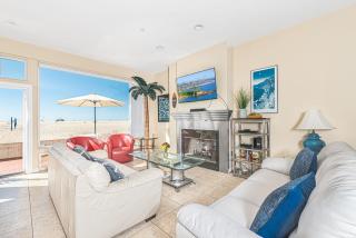 Affordable 2Br Oceanfront W- Large Patio Boardwalk Access By Beachview Rentals - Newport Beach - 3
