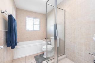 Affordable 2Br Oceanfront W- Large Patio Boardwalk Access By Beachview Rentals - Newport Beach - 2