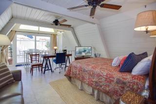 Retro A-Frame Studio W- Loft Sun Deck Steps From Beach By Beachview Rentals - Newport Beach - 0