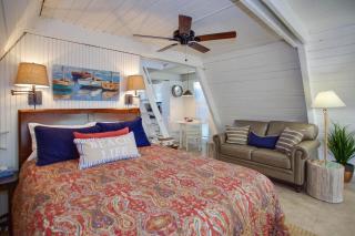 Retro A-Frame Studio W- Loft Sun Deck Steps From Beach By Beachview Rentals - Newport Beach - 8