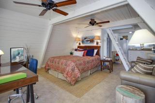 Retro A-Frame Studio W- Loft Sun Deck Steps From Beach By Beachview Rentals - Newport Beach - 7
