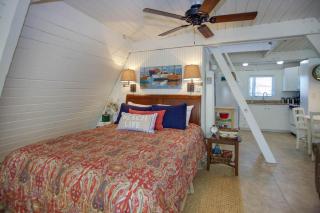 Retro A-Frame Studio W- Loft Sun Deck Steps From Beach By Beachview Rentals - Newport Beach - 6