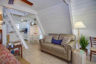 Retro A-Frame Studio W- Loft Sun Deck Steps From Beach By Beachview Rentals - Newport Beach - 4