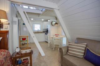 Retro A-Frame Studio W- Loft Sun Deck Steps From Beach By Beachview Rentals - Newport Beach - 2