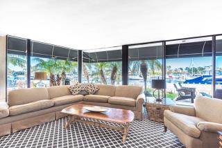 Iconic 4Br Bayfront Home W- Unmatched Indoor-Outdoor Living By Beachview Rentals - Newport Beach - 3