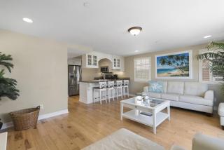 Stylish 3Br Condo W- Ac Walk To Beach, Shops Dining By Beachview Rentals - Newport Beach - 9