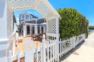Spacious 6Br W- Oceanview Garden Patio Steps From Beach By Beachview Rentals - Newport Beach - 9
