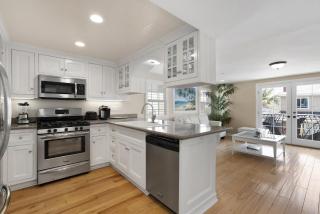 Stylish 3Br Condo W- Ac Walk To Beach, Shops Dining By Beachview Rentals - Newport Beach - 6