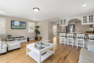 Stylish 3Br Condo W- Ac Walk To Beach, Shops Dining By Beachview Rentals - Newport Beach - 5