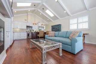 Darling 3Br Cottage On Quiet Street 5 Min Walk To Beach By Beachview Rentals - Newport Beach - 2
