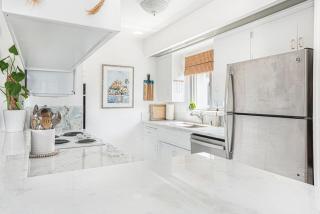 Affordable 2Br In Central Location Walk To Beach Dining By Beachview Rentals - Newport Beach - 2