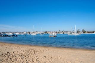 Cozy 2Br W- Bay Views Walk To Beach, Shops Dining By Beachview Rentals - Newport Beach - 4