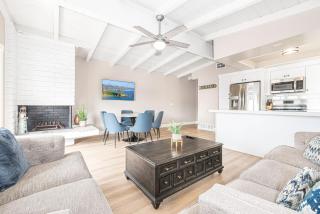 Stylish 6Br Duplex One Block From Beach Boardwalk By Beachview Rentals - Newport Beach - 9