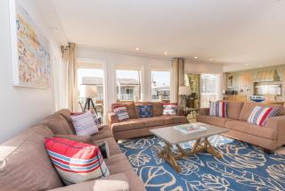Spacious 6Br W- Oceanview Deck Bbq One House From Sand By Beachview Rentals - Newport Beach - 9