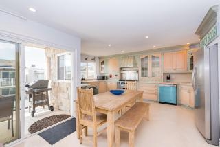 Spacious 6Br W- Oceanview Deck Bbq One House From Sand By Beachview Rentals - Newport Beach - 6