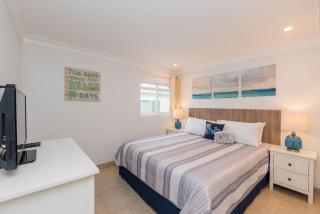Spacious 6Br W- Oceanview Deck Bbq One House From Sand By Beachview Rentals - Newport Beach - 2