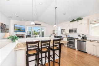 Darling 3Br Beach Home On Quiet Street Easy Walk To Beach By Beachview Rentals - Newport Beach - 4