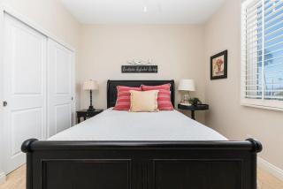 Darling 3Br Beach Home On Quiet Street Easy Walk To Beach By Beachview Rentals - Newport Beach - 3