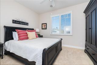Darling 3Br Beach Home On Quiet Street Easy Walk To Beach By Beachview Rentals - Newport Beach - 2