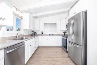 Stylish 2Br Cottage W- Large Patio One House From Beach By Beachview Rentals - Newport Beach - 5