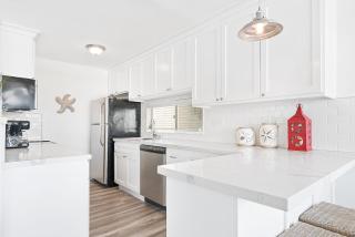 Stylish 3Br Bayfront W- Balcony, Bbq Waterfront Views By Beachview Rentals - Newport Beach - 6