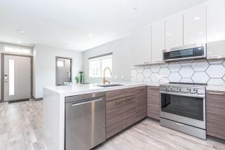Modern 4Br Tri-Level W- Rooftop Deck Ac, Steps From Beach By Beachview Rentals - Newport Beach - 3