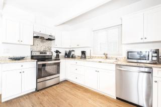 Updated 2Br Cottage One House From Beach - Super Central By Beachview Rentals - Newport Beach - 2